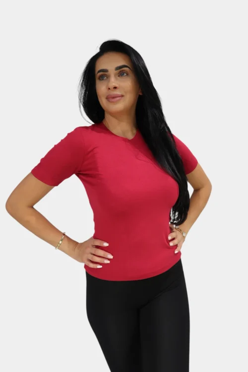 Majica-sa-okruglim-izrezom-red Majica sa okruglim izrezom