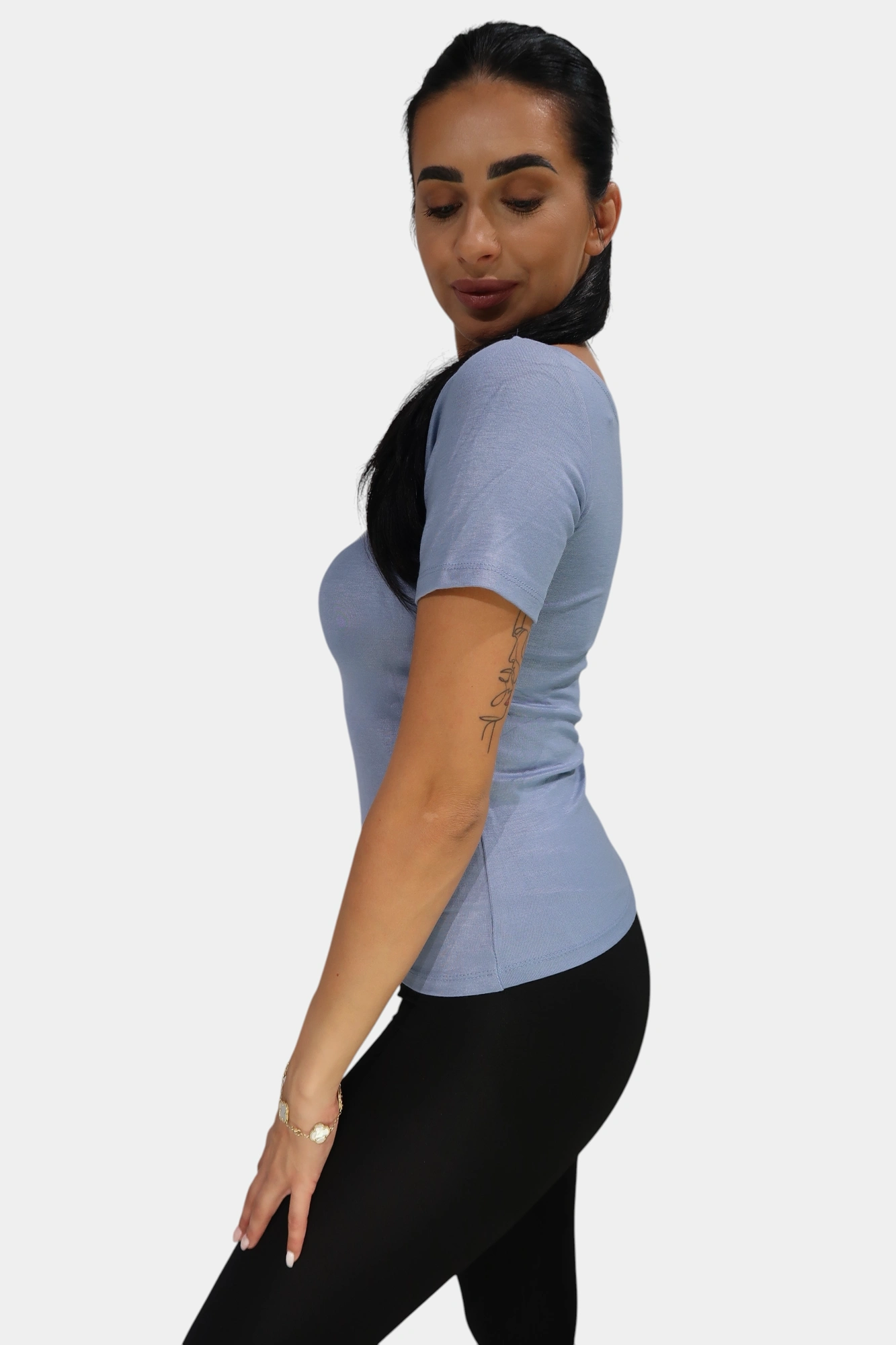 Majica sa ravnim izrezom