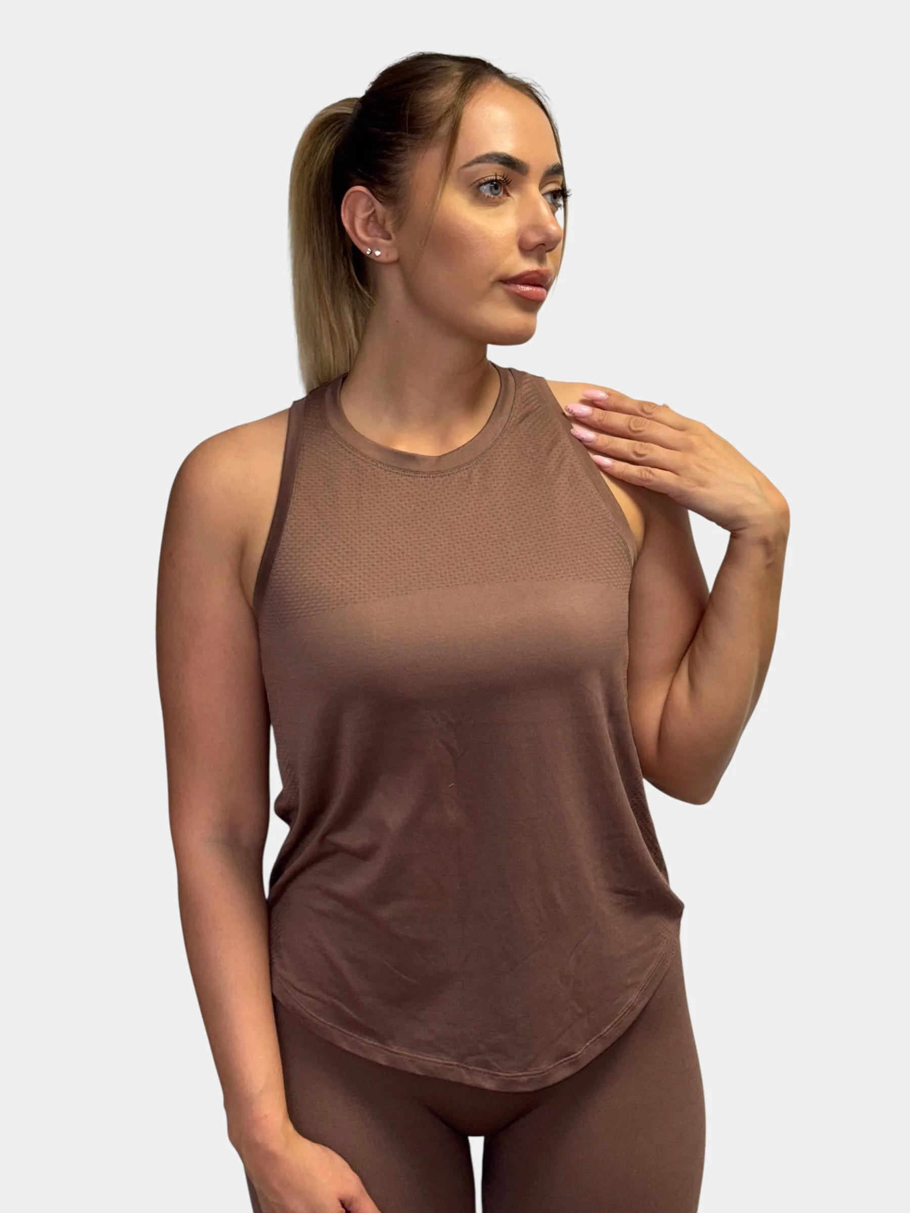 Atlet-majica-mocha Atlet Majica